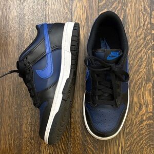 Big kids nike dunks. great condition. fit womens 5